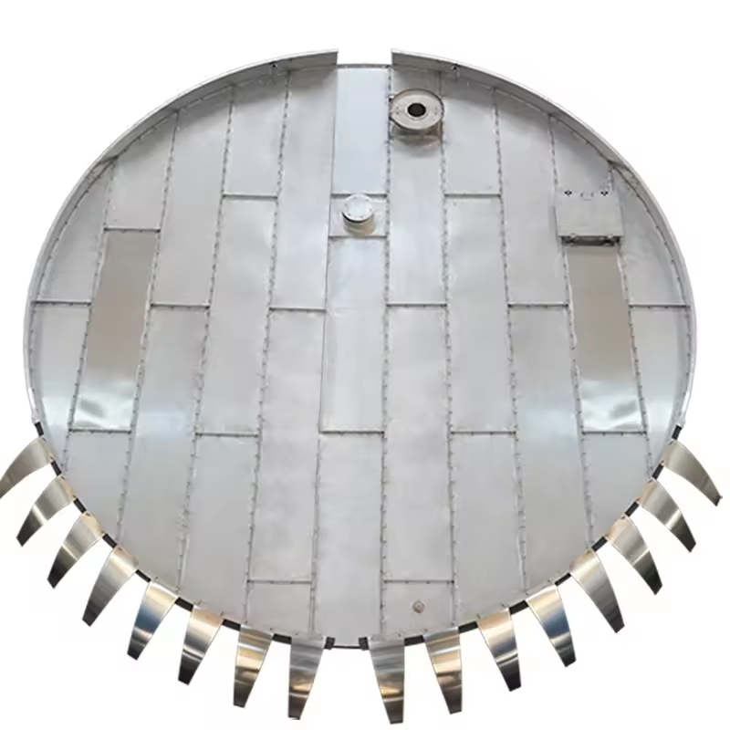 Visiškai sujungtas su skystu vidiniu plūduriuojančiu stogu